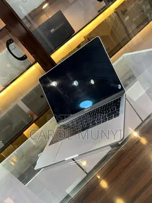 New Laptop Apple MacBook Pro 16GB Intel Core I7 SSD 256GB
