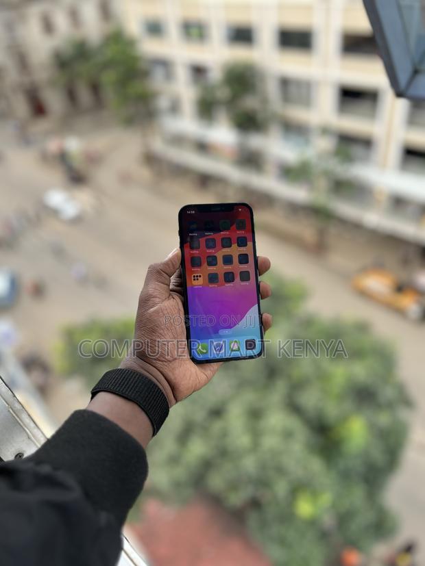 Apple iPhone 12 64 GB Black - main view