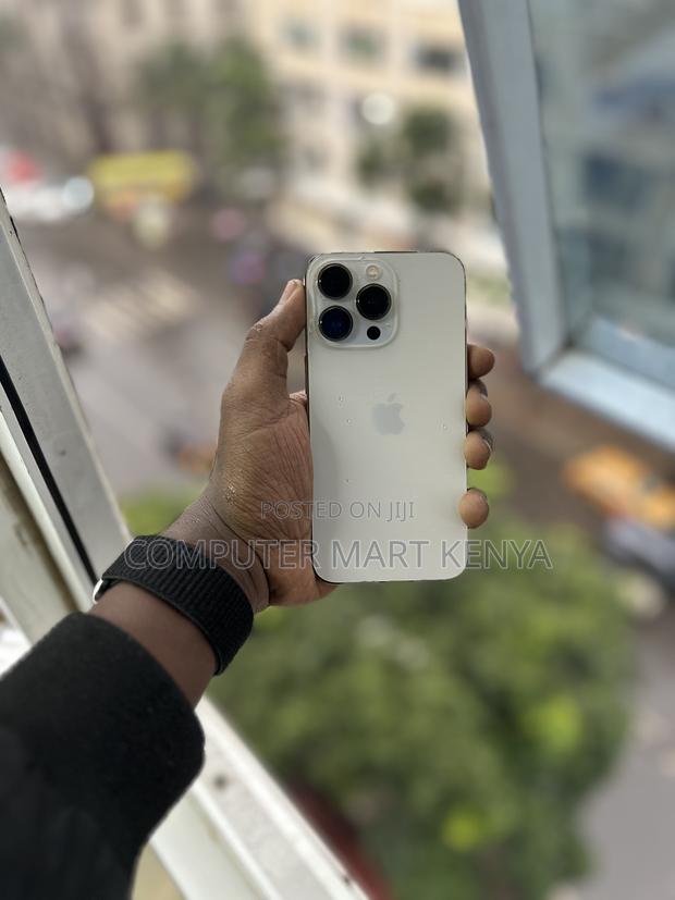 Apple iPhone 13 Pro 128 GB Gold - main view