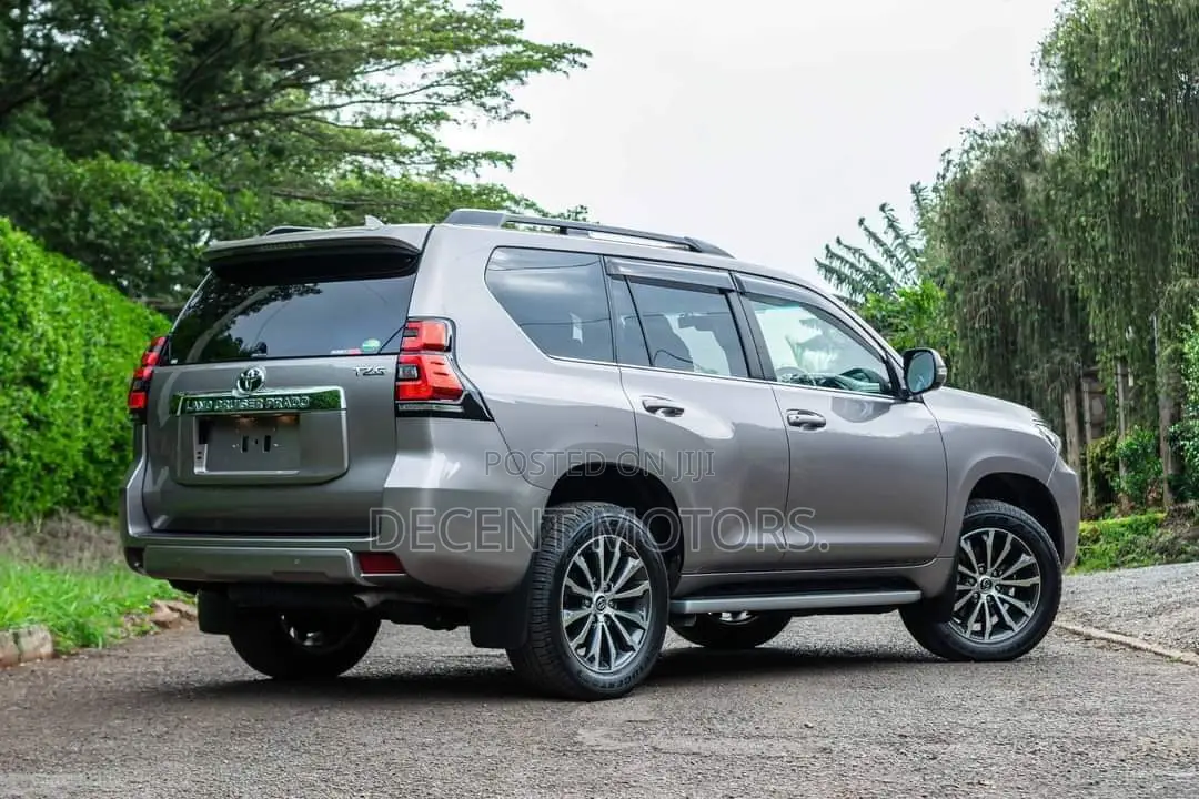 Toyota Land Cruiser Prado 2.8 2018 Gray