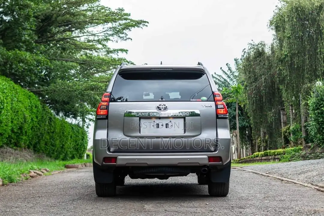 Toyota Land Cruiser Prado 2.8 2018 Gray