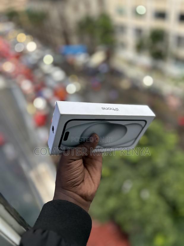 New Apple iPhone 15 128 GB Black - thumbnail 2