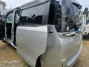 Toyota Voxy 2016 Silver