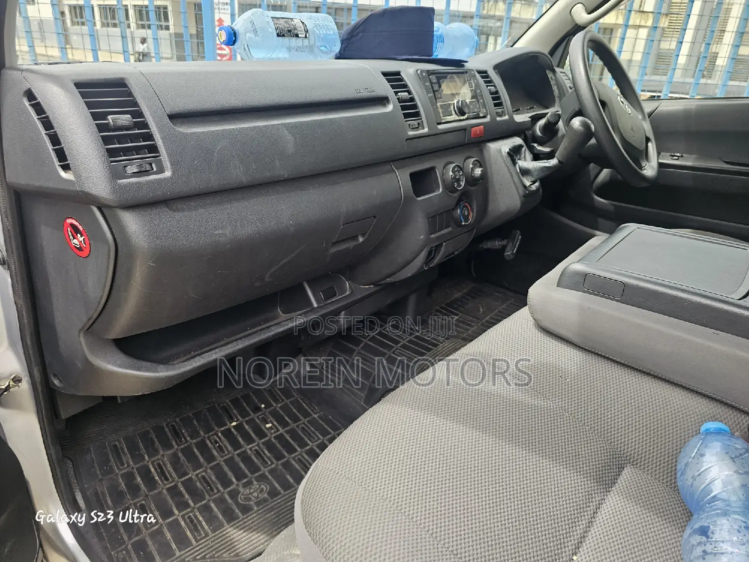 Toyota HiAce 2017 Silver