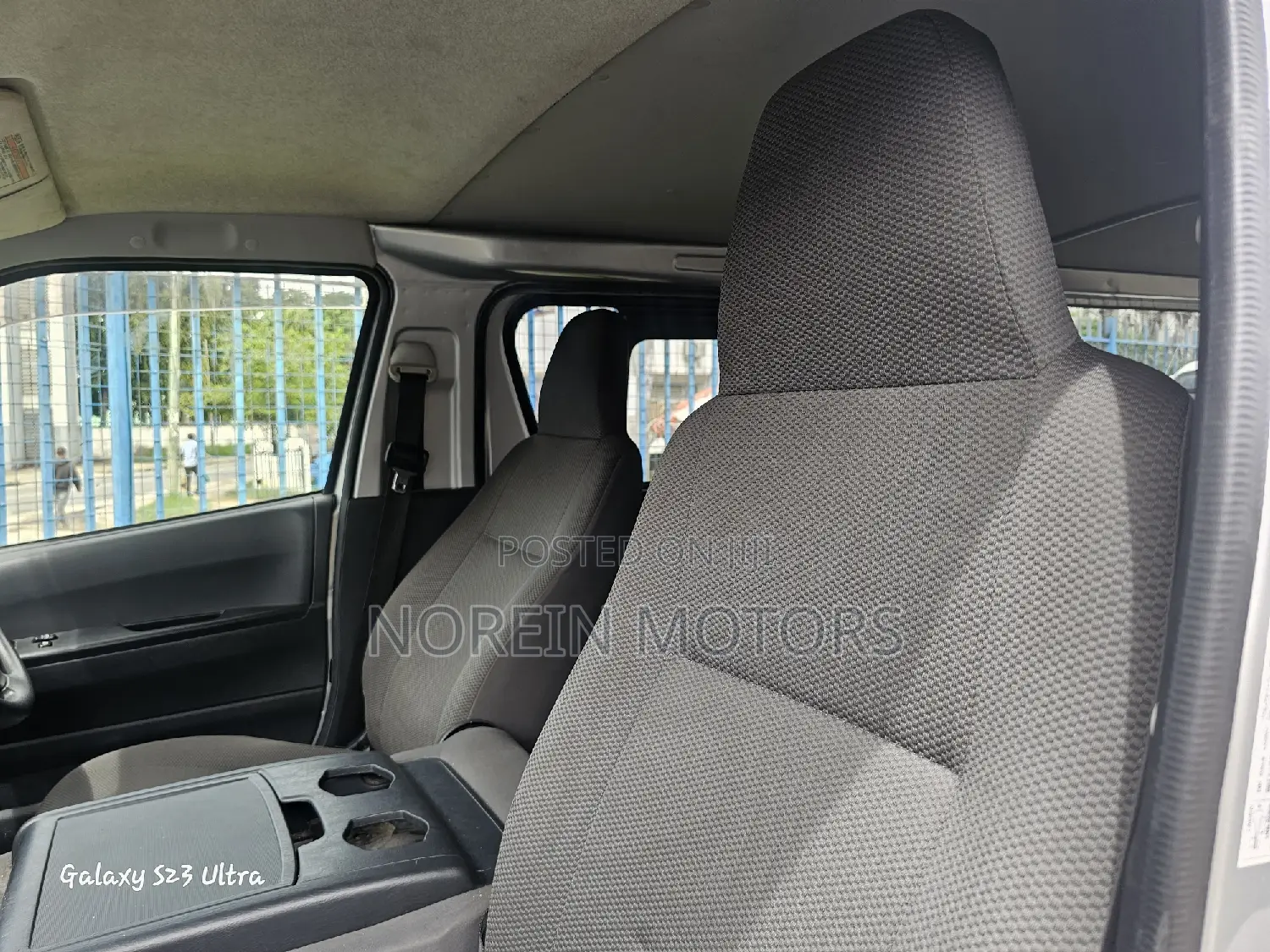 Toyota HiAce 2017 Silver