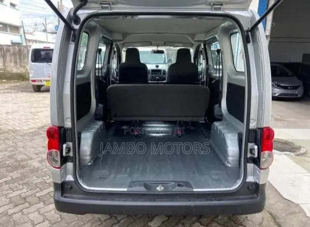 Nissan NV200 2017 Silver - thumbnail 3