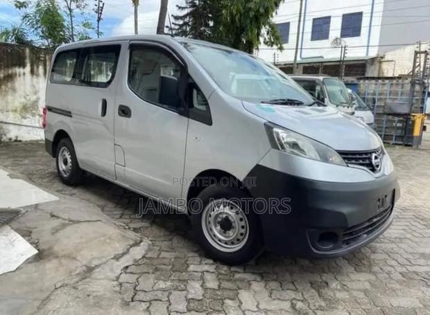Nissan NV200 2017 Silver - thumbnail 2