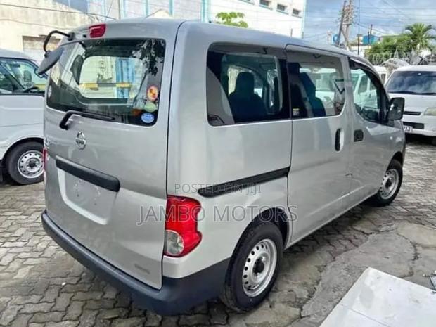 Nissan NV200 2017 Silver - thumbnail 5