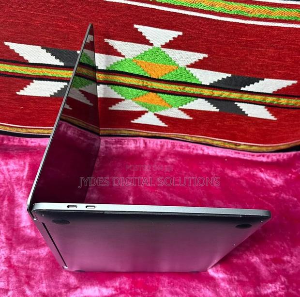 Laptop Apple MacBook Pro 2020 16GB Intel Core I7 SSD 512GB - thumbnail 2