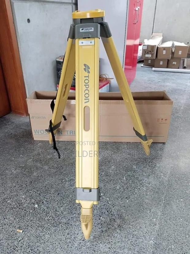 Topcon Wooden Tripod - main view