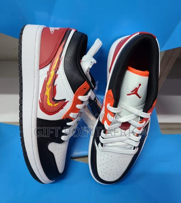 Air Jordan 1 Sneakers - thumbnail 2