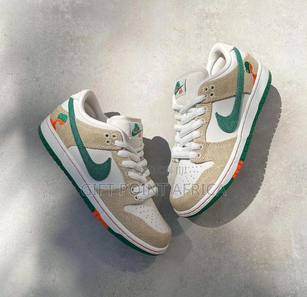 Air Jordan 1 SB Dunk Sneakers - thumbnail 3