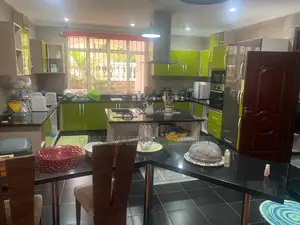 5bdrm Maisonette in Sunder Clse 0.7Acre, Kitisuru for sale