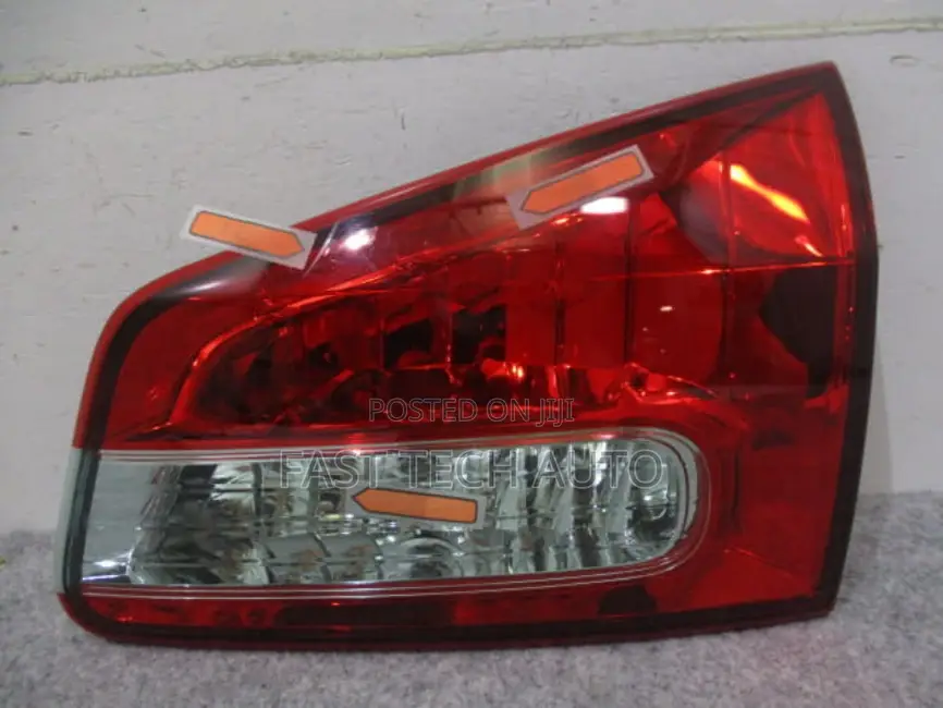 Nissan Wingroad Boot Light