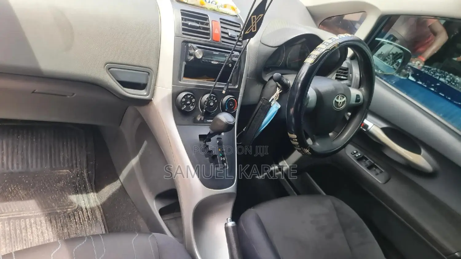 Toyota Auris 2010 Silver