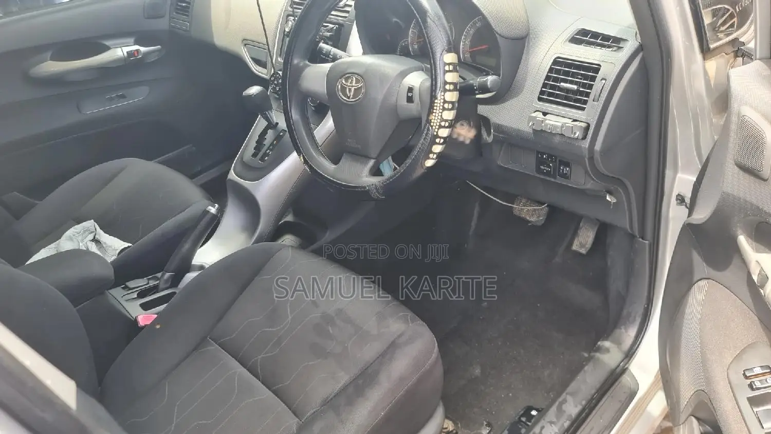 Toyota Auris 2010 Silver