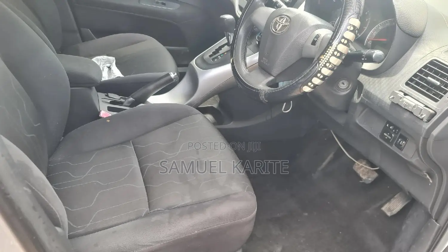 Toyota Auris 2010 Silver