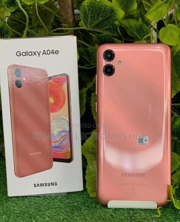 New Samsung Galaxy A04e 64 GB Bronze - main view