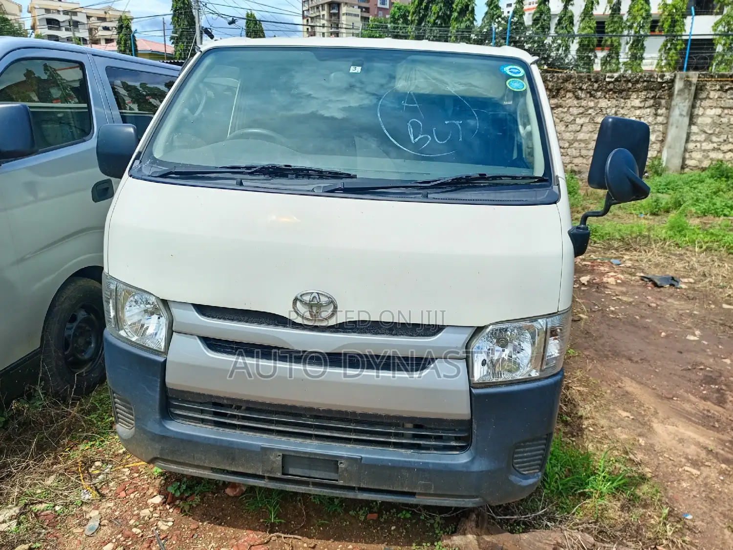 Toyota HiAce 2017 White