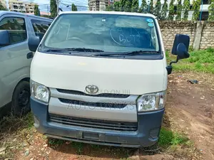 Toyota HiAce 2017 White