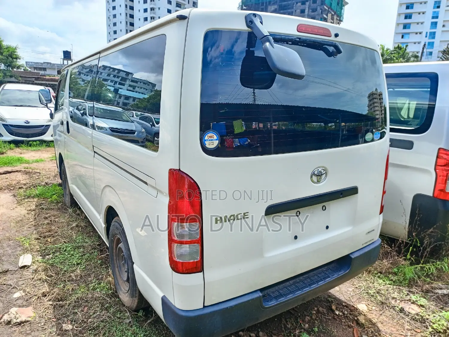 Toyota HiAce 2017 White