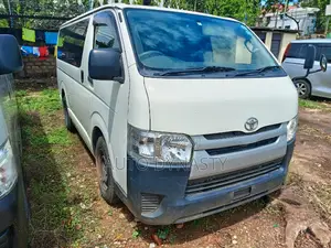 Toyota HiAce 2017 White
