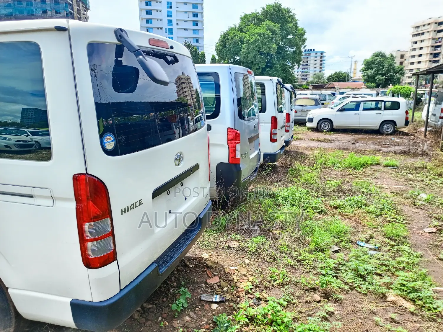 Toyota HiAce 2017 White