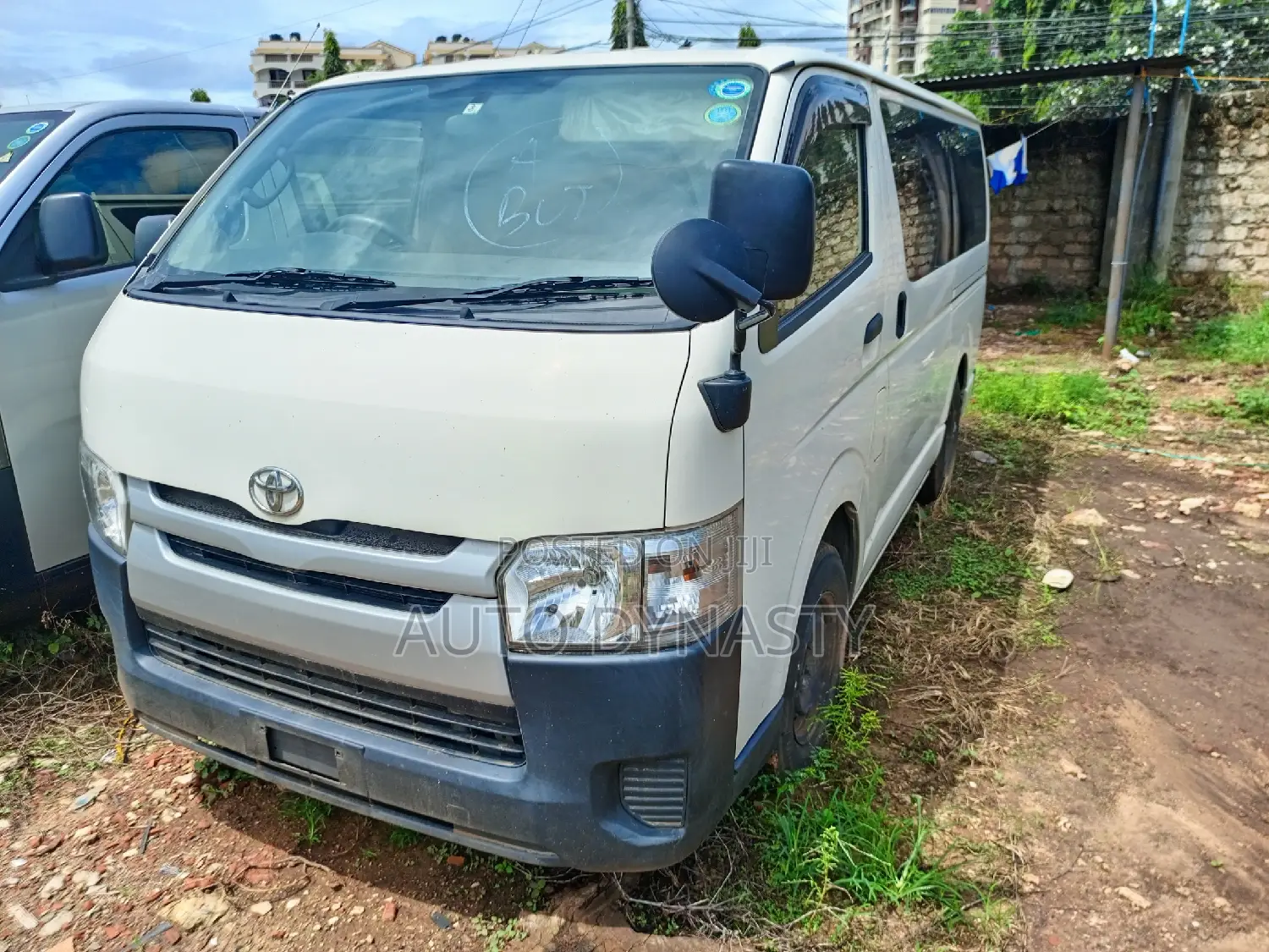 Toyota HiAce 2017 White