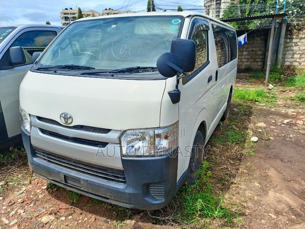 Toyota HiAce 2017 White - thumbnail 6