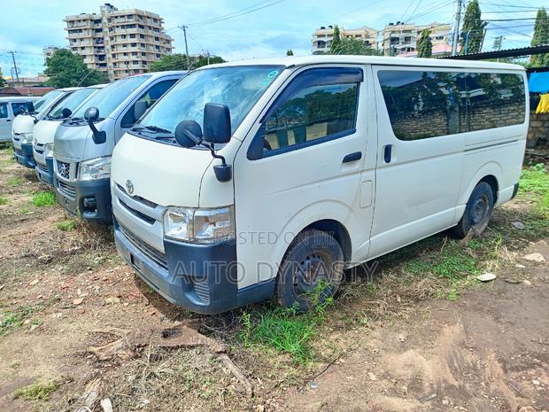 Toyota HiAce 2017 White - thumbnail 7