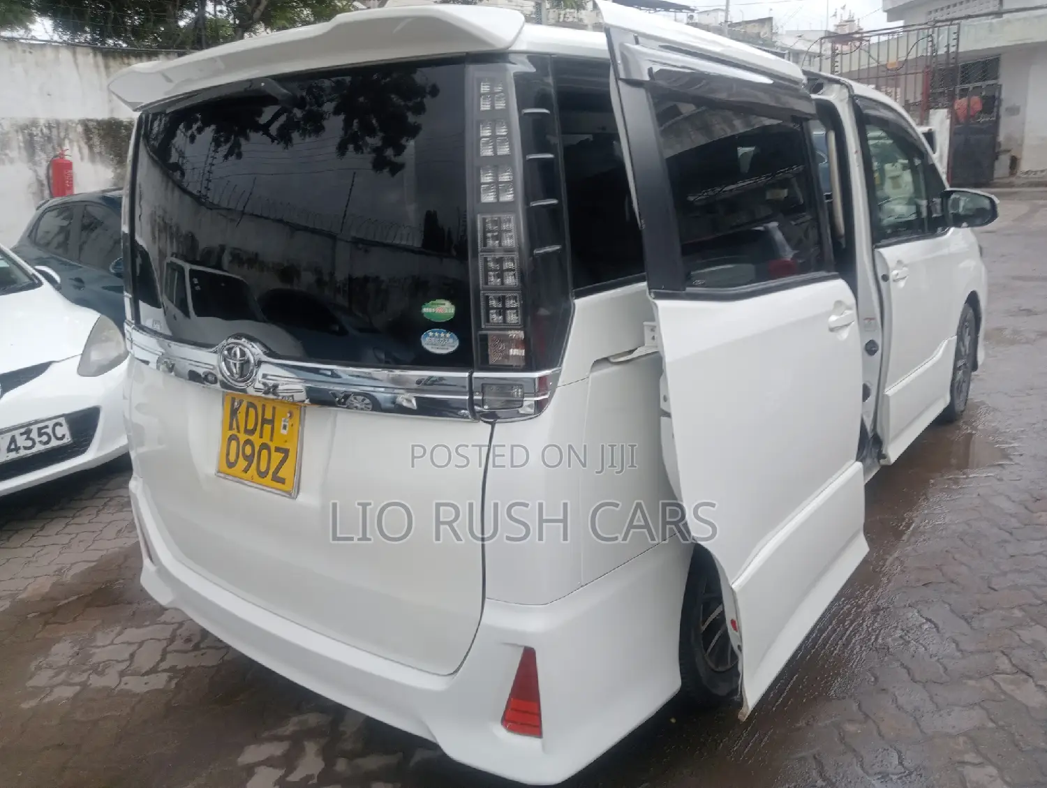 Toyota Voxy SV Premium 2014 White