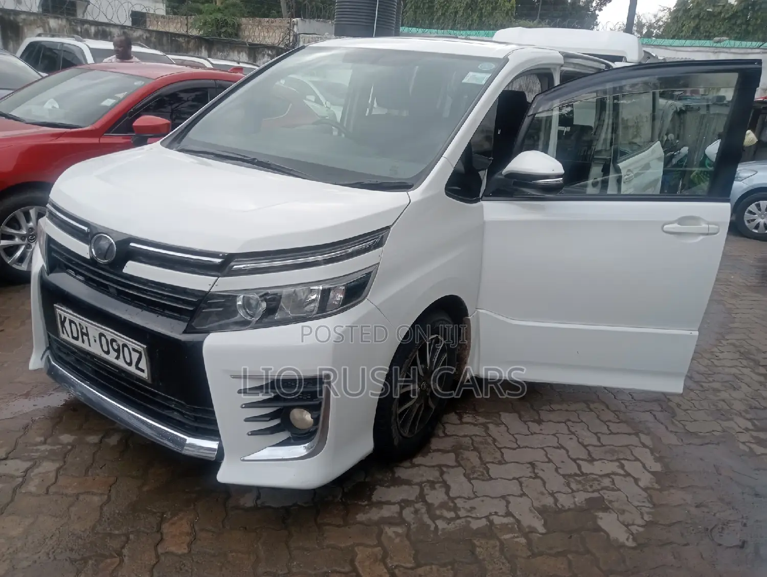 Toyota Voxy SV Premium 2014 White