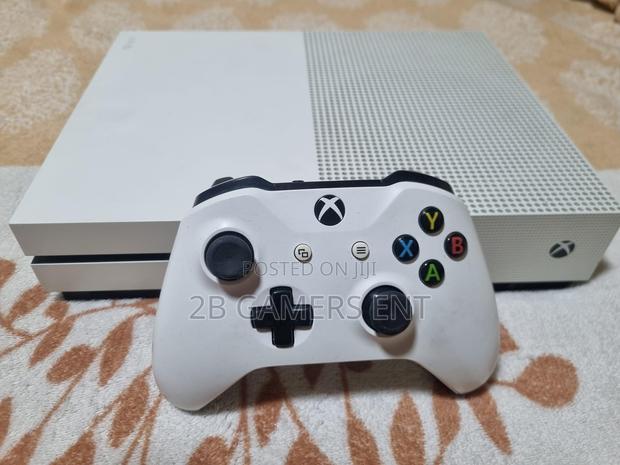 Xbox 1 S, 1 TB, - main view