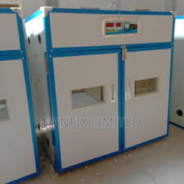 1056 High Quality Automatic Eggs Incubators (90% Hatching