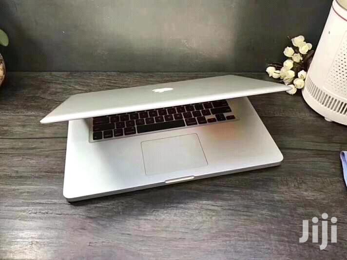 Laptop Apple MacBook Pro 4GB Intel Core i5 HDD 500GB