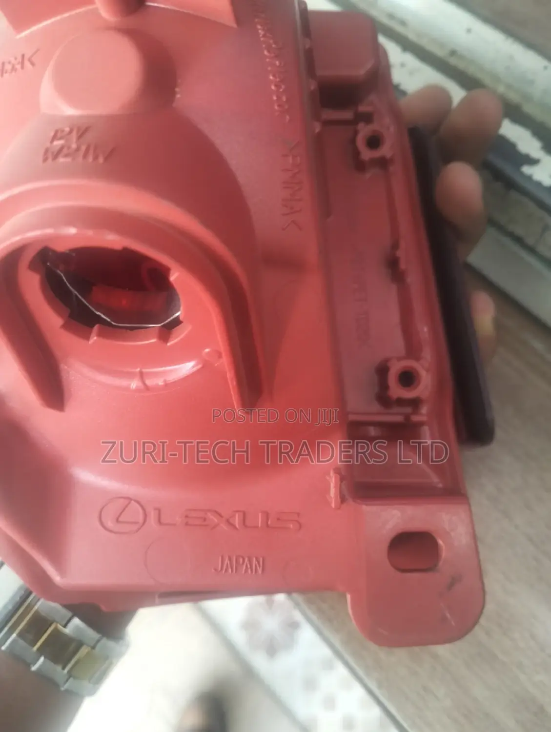 Lexus 570 Bumper Reflector