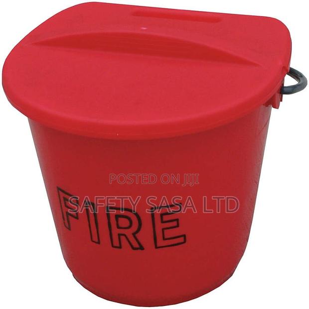 10L Plastic Fire Bucket - main view