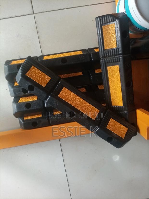 Car Stopper/Rubber Wheel Stopper