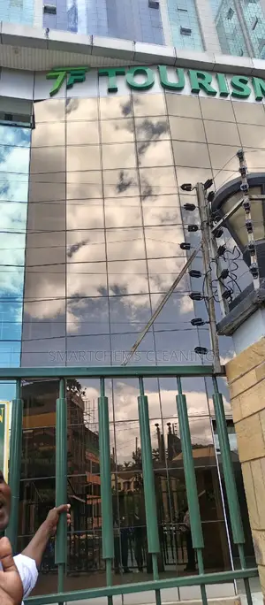 Glasses Cleaning of Highrises