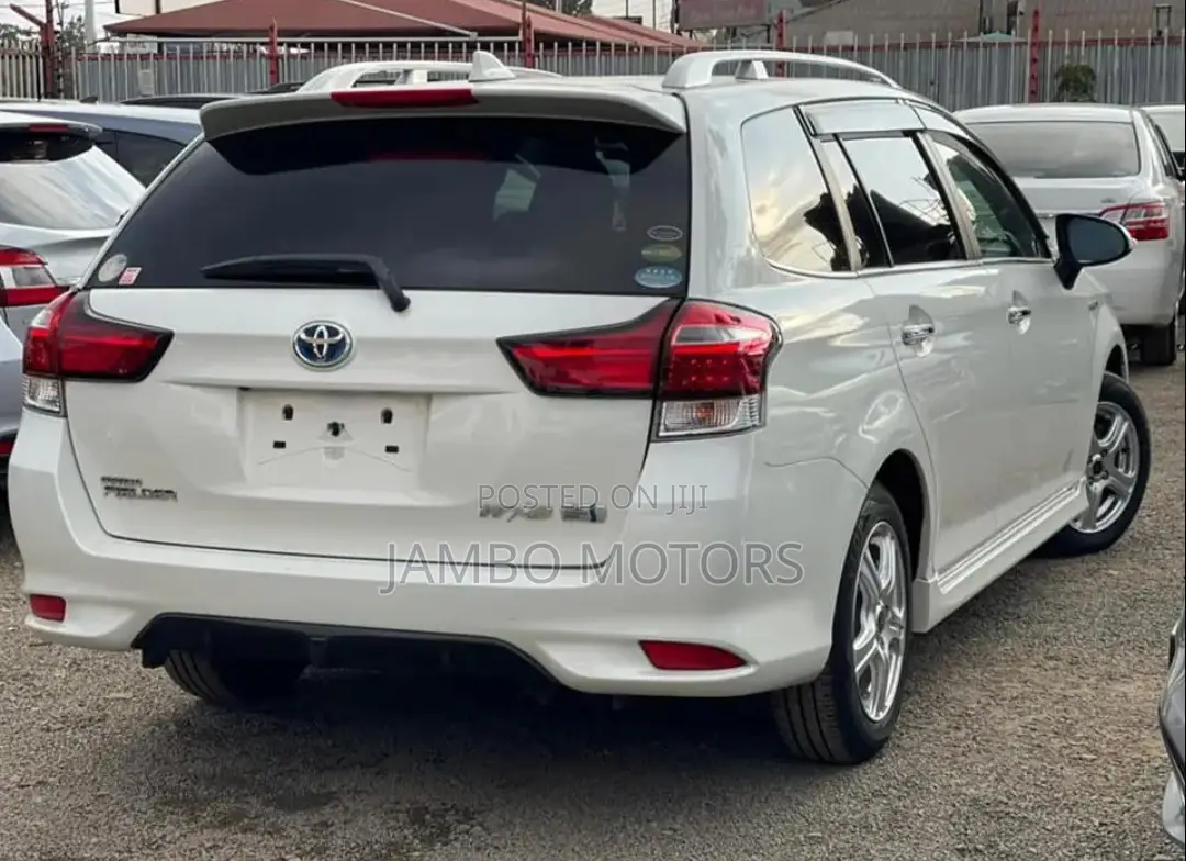 Toyota Corolla Fielder 2017 White
