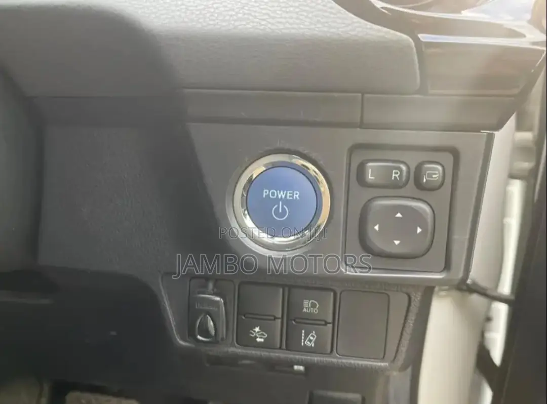 Toyota Corolla Fielder 2017 White