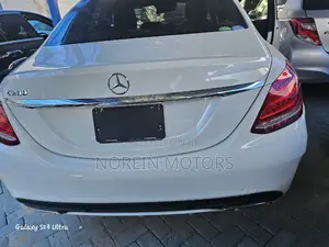 Mercedes-Benz C200 2018 Pearl