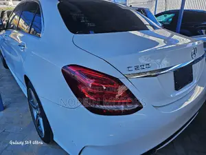 Mercedes-Benz C200 2018 Pearl