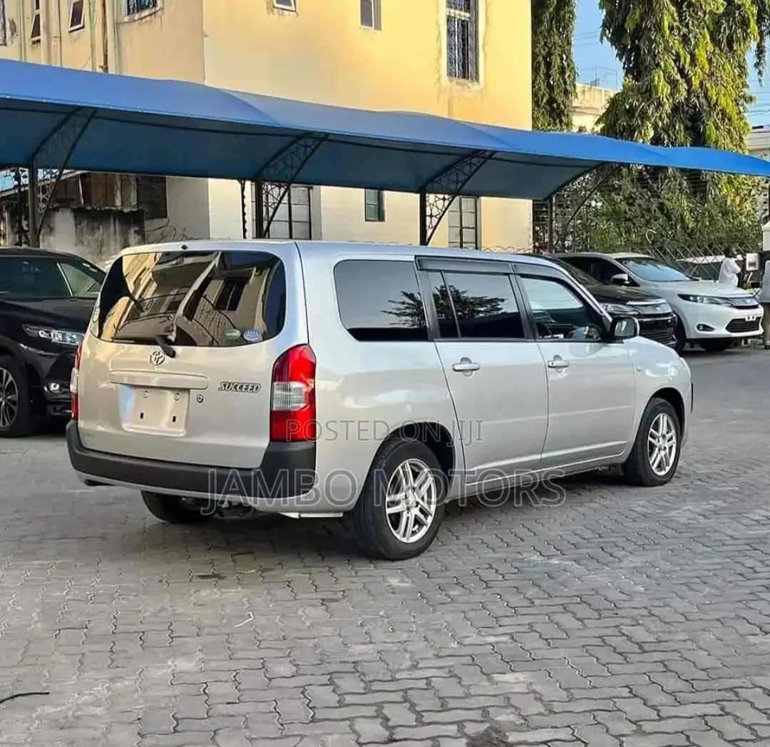 Toyota Succeed 2017 Silver