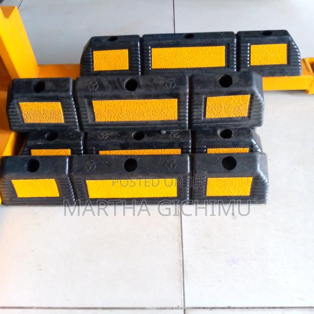 Parking Stoppers/Rubber Wheel Stoppers