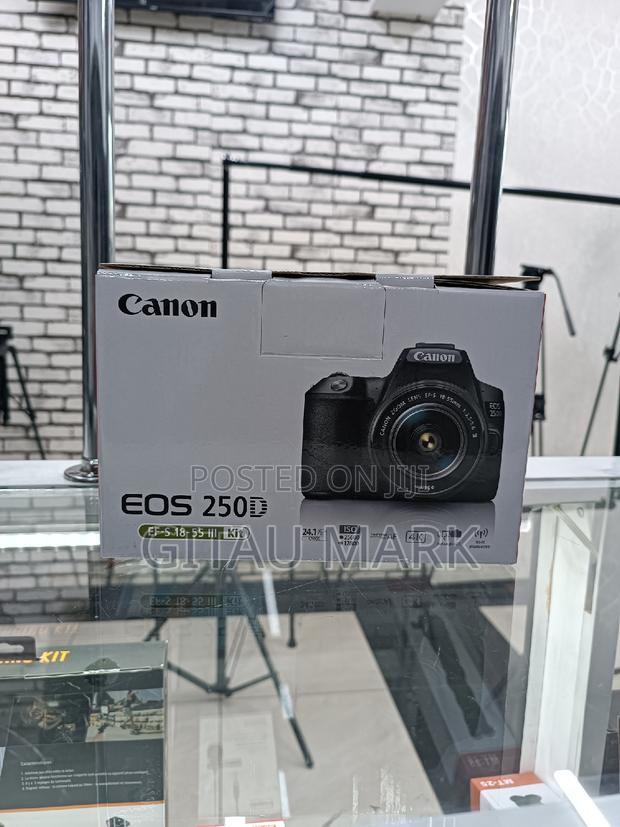 Canon Eos 250d With 18-55mm Lens - thumbnail 2
