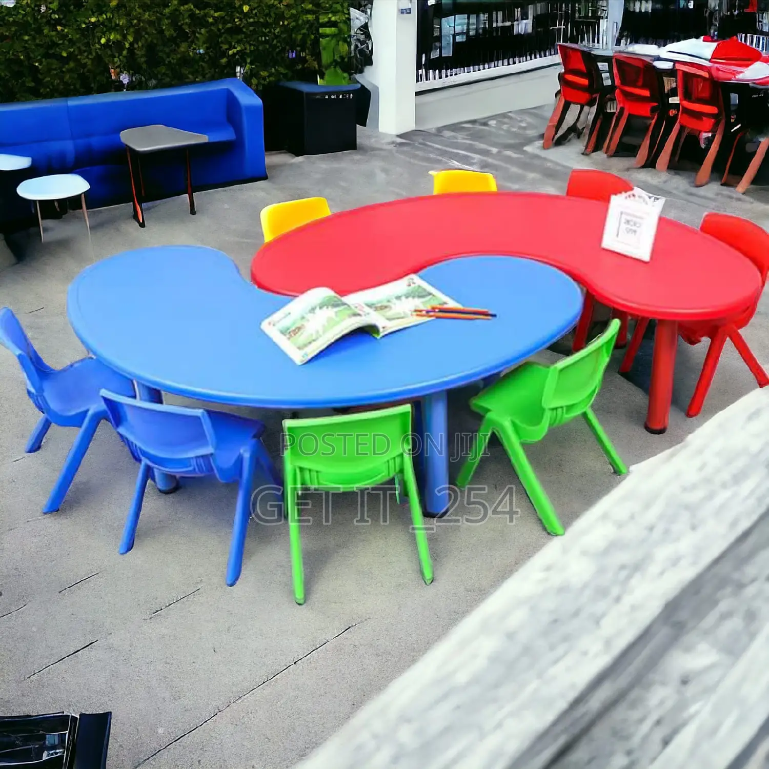 Bean-Shape Kindergarten Tables