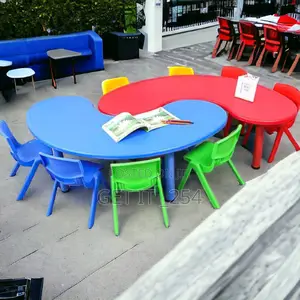Bean-Shape Kindergarten Tables
