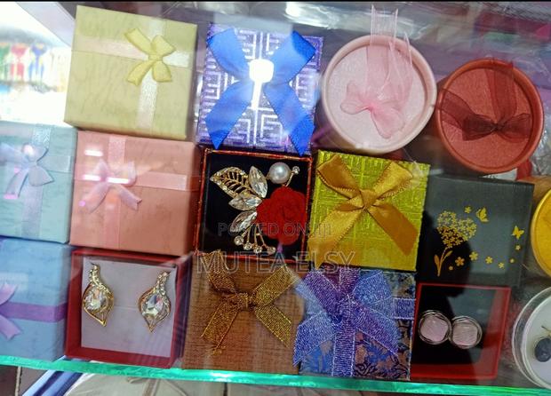 White,Green,Pink Ring Boxes - thumbnail 2