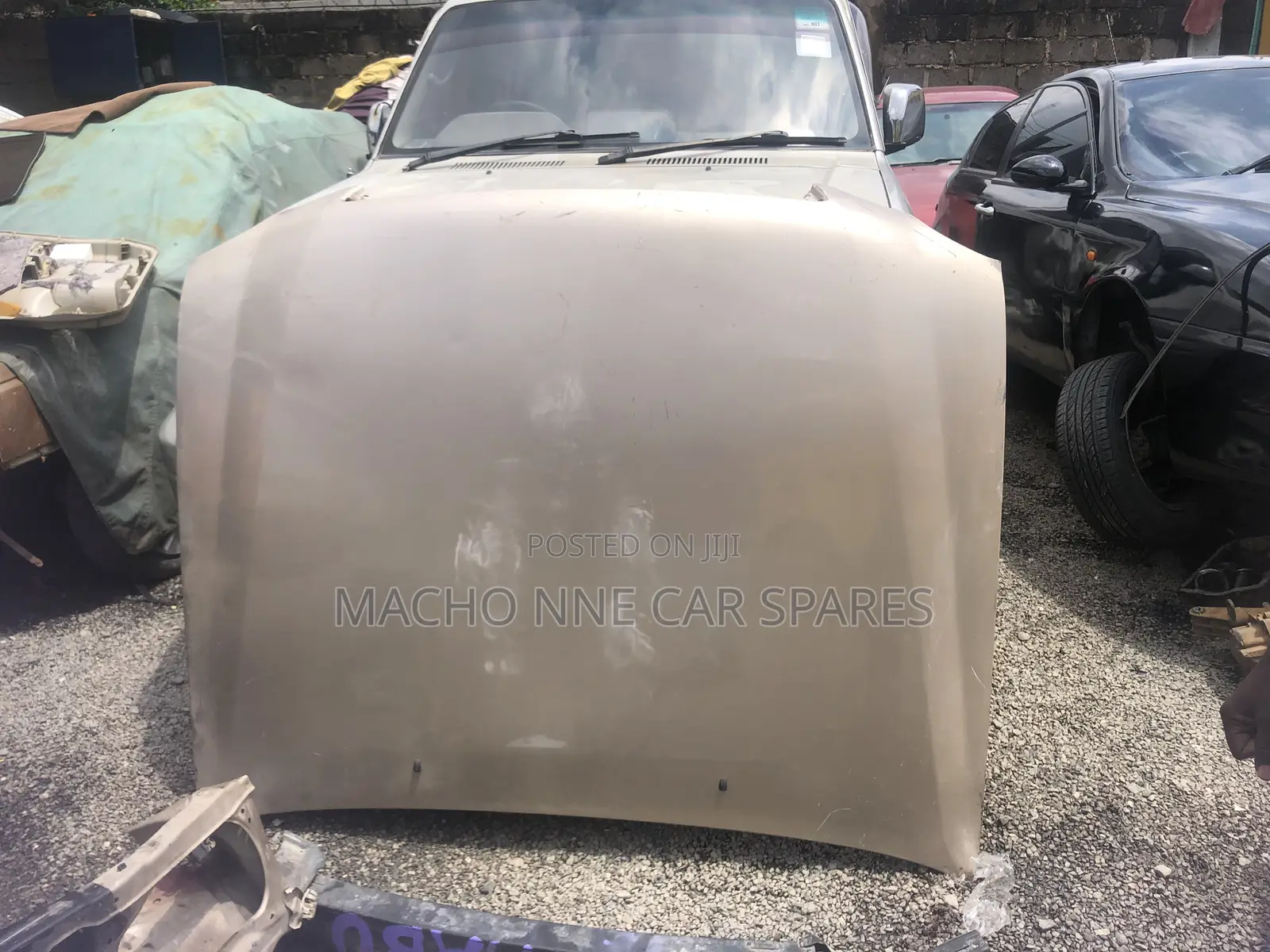 Toyota Landcruiser Cygnus Bonnet